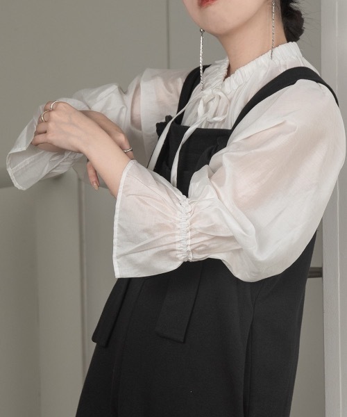 lawgy(ラウジー)の「gather neck ribbon shirt(シャツ/ブラウス・レディース・ブラック/グレー/ホワイト・FREE)」の4枚目の写真