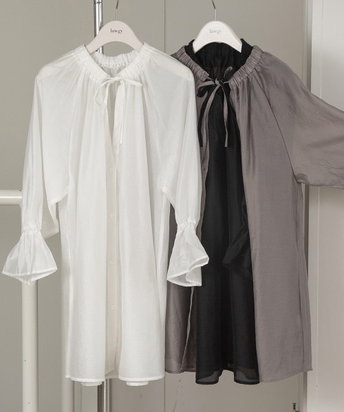 lawgy(ラウジー)の「gather neck ribbon shirt(シャツ/ブラウス・レディース・ブラック/グレー/ホワイト・FREE)」の21枚目の写真