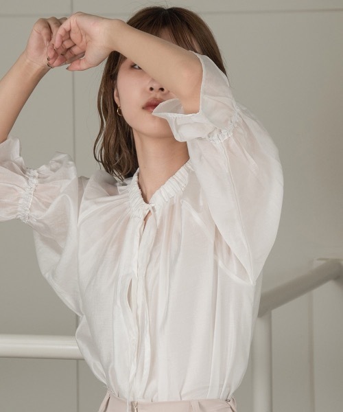 lawgy(ラウジー)の「gather neck ribbon shirt(シャツ/ブラウス・レディース・ブラック/グレー/ホワイト・FREE)」の15枚目の写真
