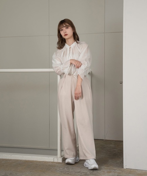 lawgy(ラウジー)の「gather neck ribbon shirt(シャツ/ブラウス・レディース・ブラック/グレー/ホワイト・FREE)」の13枚目の写真