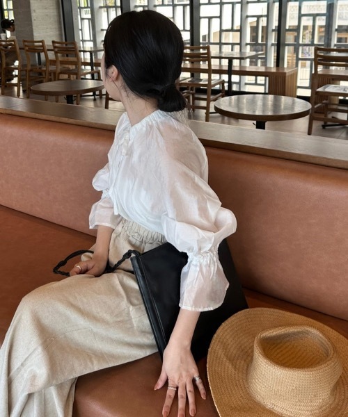 lawgy(ラウジー)の「gather neck ribbon shirt(シャツ/ブラウス・レディース・ブラック/グレー/ホワイト・FREE)」の18枚目の写真