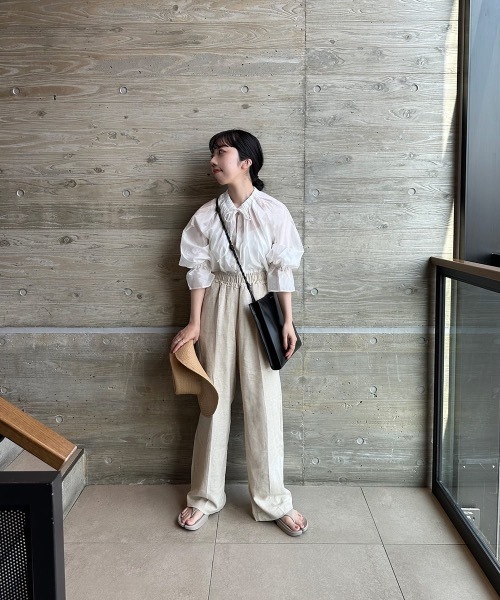 lawgy(ラウジー)の「gather neck ribbon shirt(シャツ/ブラウス・レディース・ブラック/グレー/ホワイト・FREE)」の22枚目の写真