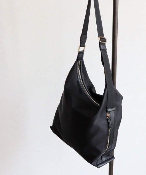 MIAN （ミアン）の「CLEMATIS/ワンショルダーバッグ（ショルダーバッグ・レディース・アイボリー/ブラック/グレイッシュベージュ/カーキ/ホワイト・FREE）」の3枚目の写真