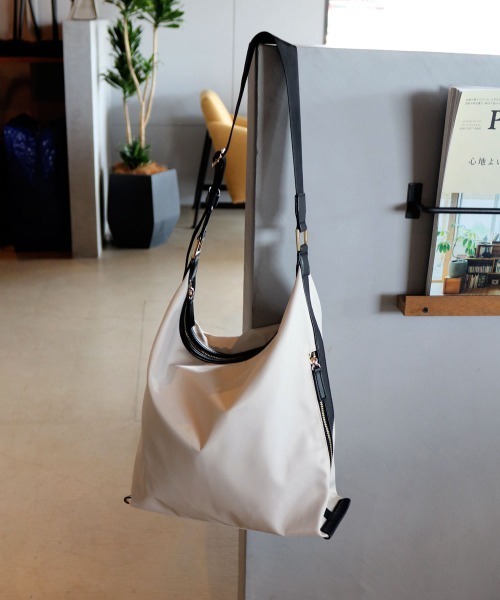 MIAN （ミアン）の「CLEMATIS/ワンショルダーバッグ（ショルダーバッグ・レディース・アイボリー/ブラック/グレイッシュベージュ/カーキ/ホワイト・FREE）」の11枚目の写真