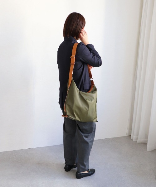 MIAN （ミアン）の「CLEMATIS/ワンショルダーバッグ（ショルダーバッグ・レディース・アイボリー/ブラック/グレイッシュベージュ/カーキ/ホワイト・FREE）」の9枚目の写真