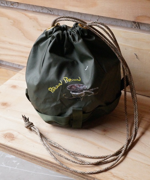 BrownBrown(ブラウンブラウン)の「【BrownBrown】ブラウンブラウン/ ペイント巾着ショルダーバック(ショルダーバッグ・レディース・イエロー/ブルー/オレンジ・FREE)」の2枚目の写真