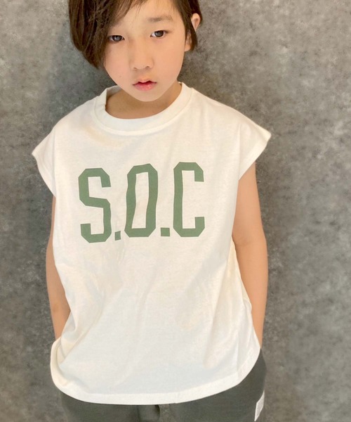 THE CASUAL(カジュアル)の「選べる16カラー BIGノースリ(Tシャツ/カットソー・キッズ・ホワイト系/グレー系1/ホワイト系1/ブラック/チャコール/ダークグリーン系/グレー系/ネイビー/杢グレー/ネイビー系/ダークグリーン/ブラック系/ベージュ系/オフホワイト/ホワイト系2/ベージュ・160cm/120cm/110cm/140cm/130cm/150cm)」の3枚目の写真