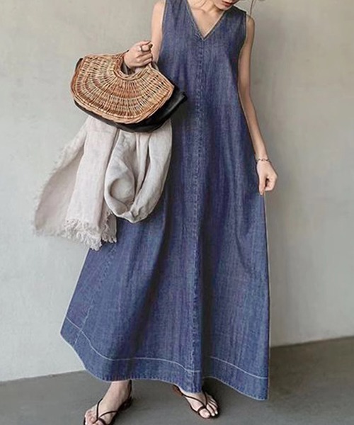 gossip!ロサンゼルス(ゴシップロサンゼルス)の「YUGA Vネック バックタイ デニムワンピース(ワンピース・レディース・ブラック/ライトブルー/ネイビー・FREE)」の1枚目の写真