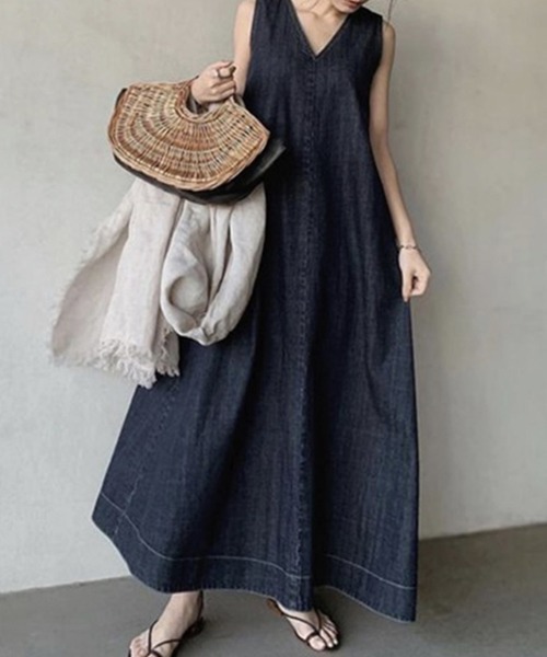 gossip!ロサンゼルス(ゴシップロサンゼルス)の「YUGA Vネック バックタイ デニムワンピース(ワンピース・レディース・ブラック/ライトブルー/ネイビー・FREE)」の4枚目の写真