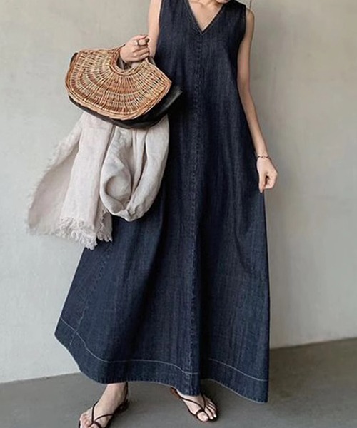 gossip!ロサンゼルス(ゴシップロサンゼルス)の「YUGA Vネック バックタイ デニムワンピース(ワンピース・レディース・ブラック/ライトブルー/ネイビー・FREE)」の7枚目の写真