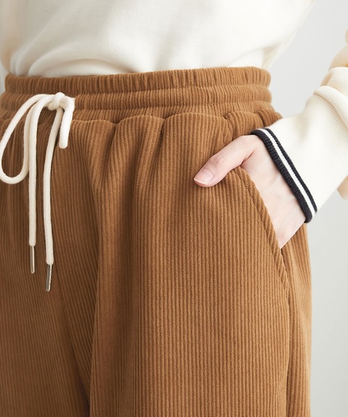 CHAN ME(チャンミ)の「裏起毛コーデュロイテーパードパンツ(その他パンツ・レディース・ブラック/ブルー/アイボリー/キャメル・SMALL/MEDIUM/LARGE/X-LARGE)」の10枚目の写真