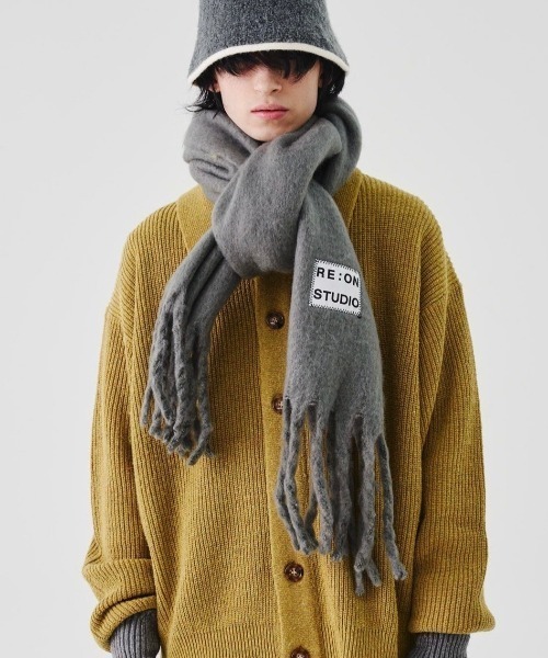 REON STUDIO（レオンスタジオ）の「韓国ブランド RE:ON STUDIO レオンスタジオ FRINGE FLUFFY MUFFLER ボリュームマフラー フリンジマフラー マフラー 防寒グッズ 韓国ファッション（マフラー・メンズ・ブラウン/ブラック/グレー/グリーン/ホワイト/アイボリー/ブルー/マスタード・ONE SIZE）」の4枚目の写真