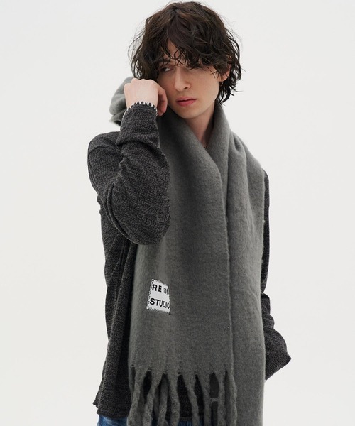 REON STUDIO（レオンスタジオ）の「韓国ブランド RE:ON STUDIO レオンスタジオ FRINGE FLUFFY MUFFLER ボリュームマフラー フリンジマフラー マフラー 防寒グッズ 韓国ファッション（マフラー・メンズ・ブラウン/ブラック/グレー/グリーン/ホワイト/アイボリー/ブルー/マスタード・ONE SIZE）」の14枚目の写真