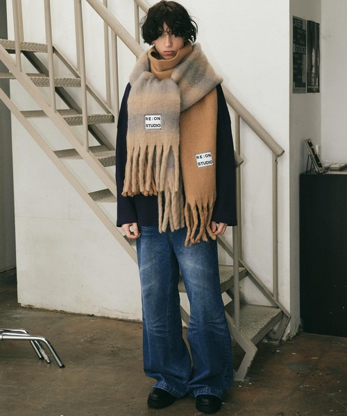 REON STUDIO（レオンスタジオ）の「韓国ブランド RE:ON STUDIO レオンスタジオ FRINGE FLUFFY MUFFLER ボリュームマフラー フリンジマフラー マフラー 防寒グッズ 韓国ファッション（マフラー・メンズ・ブラウン/ブラック/グレー/グリーン/ホワイト/アイボリー/ブルー/マスタード・ONE SIZE）」の10枚目の写真