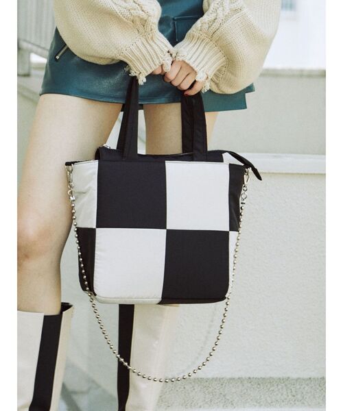 jouetie（ジュエティ）の「ブロッキングパッファーバッグ（ハンドバッグ・レディース・ブラック/パープル・FREE）」の2枚目の写真