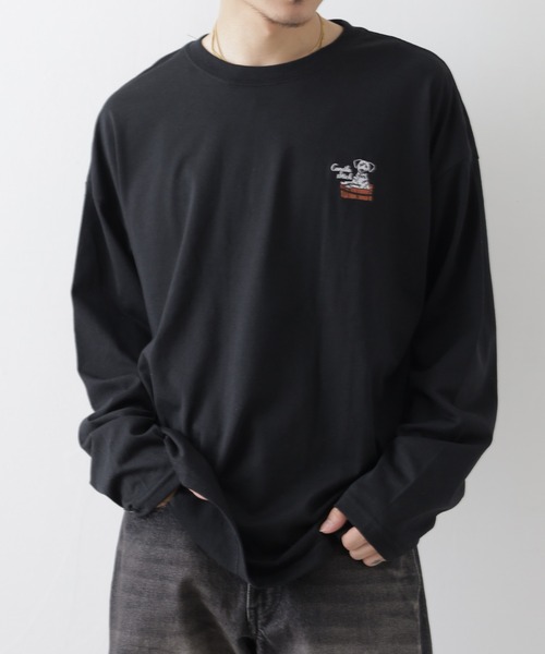 FUNALIVE(ファンアライブ)の「ゆったり 着やすい ロゴ刺繍 ロンT(Tシャツ/カットソー・メンズ・ブラック系/スミクロ/ブラック系1/ベージュ系/ブラック系4/ブラック/ブラック系5/ホワイト系2/ホワイト/ホワイト系/ネイビー系/ライトグリーン系/グレイッシュベージュ/ブラック系3/パープル系/ラベンダー/ホワイト系1/サックスブルー/ブラック系2/サックスブルー系1/ミント/ネイビー/サックスブルー系/ホワイト系3/ブラック系その他3/バーガンディー/ブラック系その他5/ブラック系その他4/ブラック系その他2/ブラック系その他7/ブラック系その他6/ホワイト系5/ホワイト系4/ブラック系6/杢グレー/ブラック系その他/ブラウン・LL/L/M)」の14枚目の写真