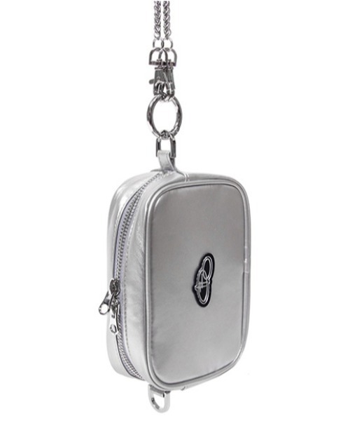 ROMANTIC CROWN（ロマンティッククラウン）の「A'GEM/9 × .kom『ROMANTIC CROWN/ロマンティッククラウン』SHINING LOGO MINI BAG/シャイニングロゴミニ バッグ（ショルダーバッグ・メンズ・シルバー/ブラック・FREE）」の4枚目の写真