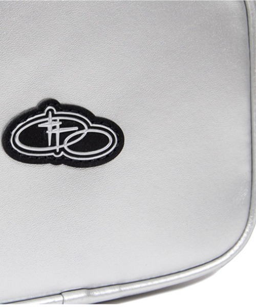 ROMANTIC CROWN（ロマンティッククラウン）の「A'GEM/9 × .kom『ROMANTIC CROWN/ロマンティッククラウン』SHINING LOGO MINI BAG/シャイニングロゴミニ バッグ（ショルダーバッグ・メンズ・シルバー/ブラック・FREE）」の3枚目の写真