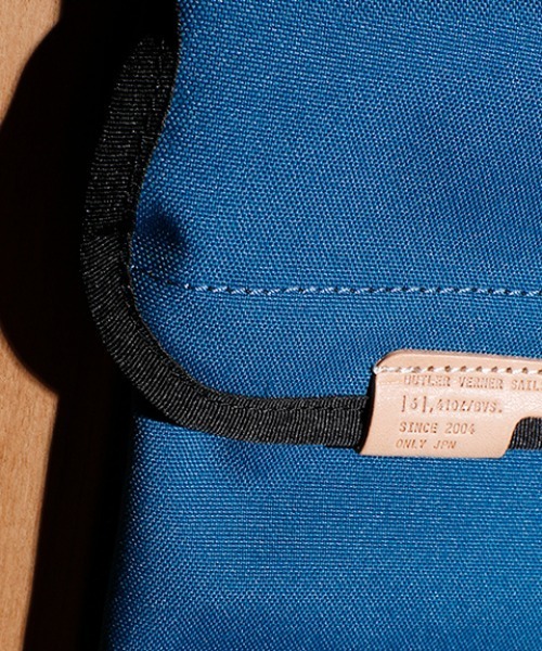 Butler Verner Sails(バトラーヴァーナーセイルス)の「Butler Verner Sails バトラーバーナーセイルズ / コーデュラバーチカルサコッシュ スマホケース / JA-2127-33(ショルダーバッグ・メンズ・ロイヤルブルー/チャコール/ブラック・FREE)」の12枚目の写真