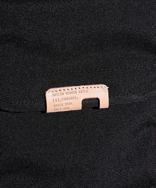 Butler Verner Sails(バトラーヴァーナーセイルス)の「Butler Verner Sails バトラーバーナーセイルズ / コーデュラバーチカルサコッシュ スマホケース / JA-2127-33(ショルダーバッグ・メンズ・ロイヤルブルー/チャコール/ブラック・FREE)」の8枚目の写真