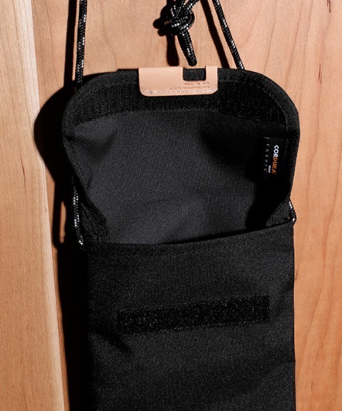 Butler Verner Sails(バトラーヴァーナーセイルス)の「Butler Verner Sails バトラーバーナーセイルズ / コーデュラバーチカルサコッシュ スマホケース / JA-2127-33(ショルダーバッグ・メンズ・ロイヤルブルー/チャコール/ブラック・FREE)」の6枚目の写真