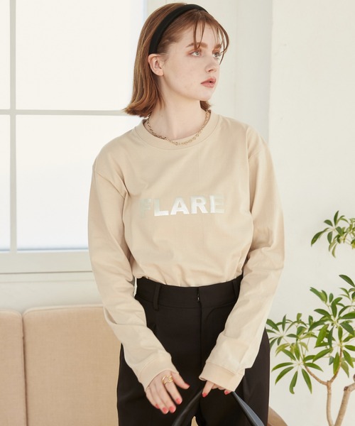 ANGIE(アンジー)の「箔プリント メタリック ロゴ ロンT(Tシャツ/カットソー・レディース・ライトベージュ/ネイビー/ホワイト×シルバー/ホワイト×ゴールド/スミクロ・LARGE/SMALL/MEDIUM)」の16枚目の写真