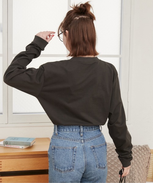 ANGIE(アンジー)の「箔プリント メタリック ロゴ ロンT(Tシャツ/カットソー・レディース・ライトベージュ/ネイビー/ホワイト×シルバー/ホワイト×ゴールド/スミクロ・LARGE/SMALL/MEDIUM)」の8枚目の写真