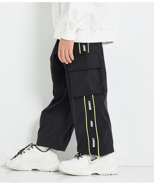 ANAP kids（アナップキッズ）の「パイピングラインジョガーパンツ（その他パンツ・キッズ・ラベンダー/ブラック・120cm/100cm/130cm/110cm）」の4枚目の写真