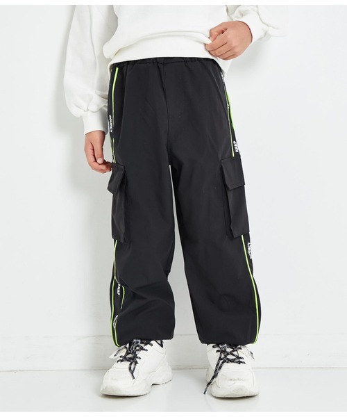 ANAP kids（アナップキッズ）の「パイピングラインジョガーパンツ（その他パンツ・キッズ・ラベンダー/ブラック・120cm/100cm/130cm/110cm）」の3枚目の写真