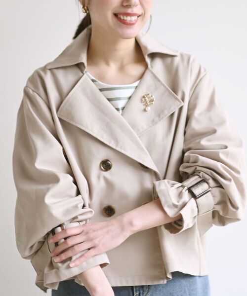 rps（アールピーエス）の「ＢＡＣＫプリーツショートトレンチコート（トレンチコート・レディース・ミント/ベージュ/アイボリー・フリー）」の2枚目の写真