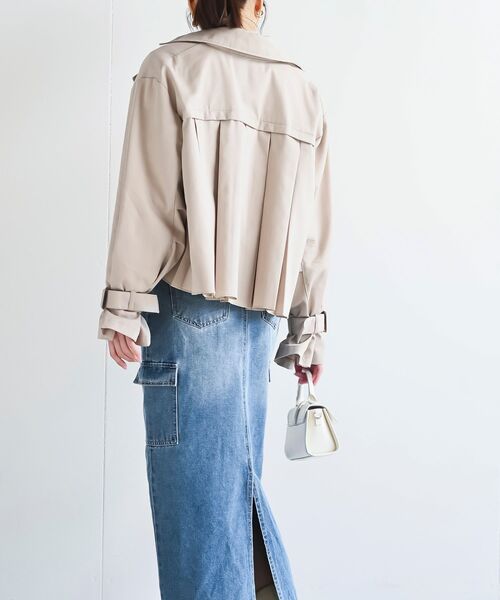 rps（アールピーエス）の「ＢＡＣＫプリーツショートトレンチコート（トレンチコート・レディース・ミント/ベージュ/アイボリー・フリー）」の19枚目の写真