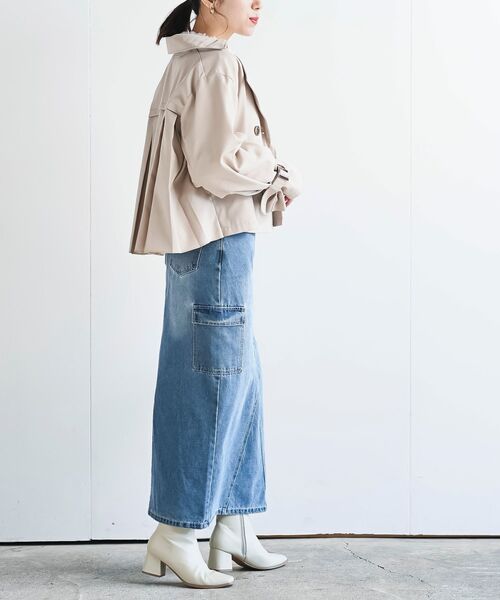 rps（アールピーエス）の「ＢＡＣＫプリーツショートトレンチコート（トレンチコート・レディース・ミント/ベージュ/アイボリー・フリー）」の11枚目の写真