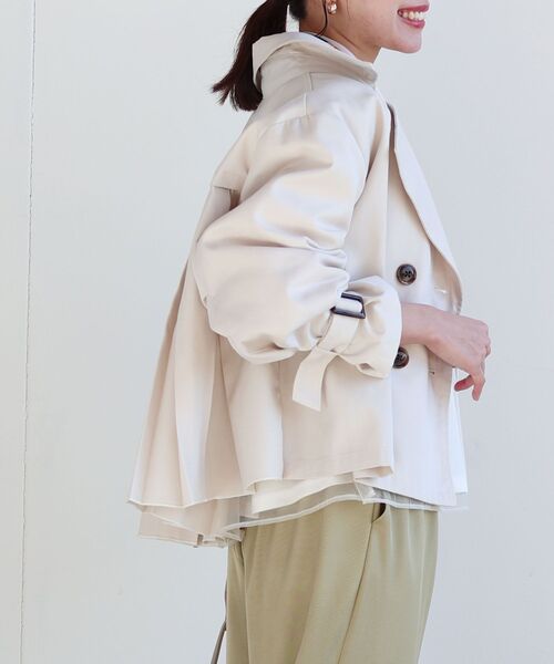 rps（アールピーエス）の「ＢＡＣＫプリーツショートトレンチコート（トレンチコート・レディース・ミント/ベージュ/アイボリー・フリー）」の5枚目の写真
