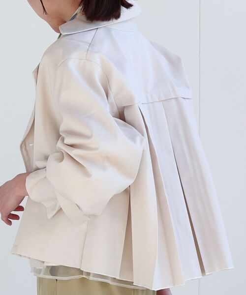 rps（アールピーエス）の「ＢＡＣＫプリーツショートトレンチコート（トレンチコート・レディース・ミント/ベージュ/アイボリー・フリー）」の6枚目の写真