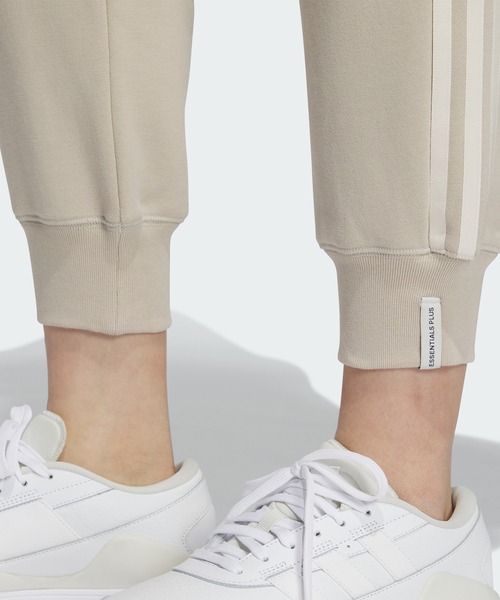 adidas(アディダス)の「エッセンシャルズ プラス スリーストライプス フレンチテリー テーパードパンツ / アディダス adidas(スウェットパンツ・レディース・グレー/ブラック/ベージュ・XX-LARGE/LARGE/MEDIUM/SMALL/X-LARGE/X-SMALL)」の15枚目の写真