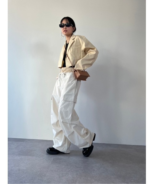 HANNE(アン)の「Wウエストカーゴパンツ(カーゴパンツ・レディース・ブラック/アイボリー・FREE)」の4枚目の写真