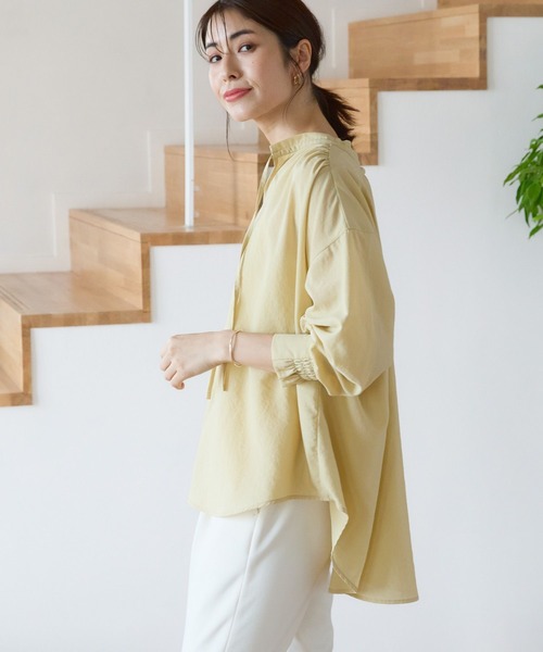 Elura（エルーラ）の「アイロンいらずセミシアブラウス/105292/セミシアー/透け（シャツ/ブラウス・レディース・ホワイト/チャコールグレー/ライトイエロー/ライトブルー・SMALL/MEDIUM/LARGE）」の4枚目の写真