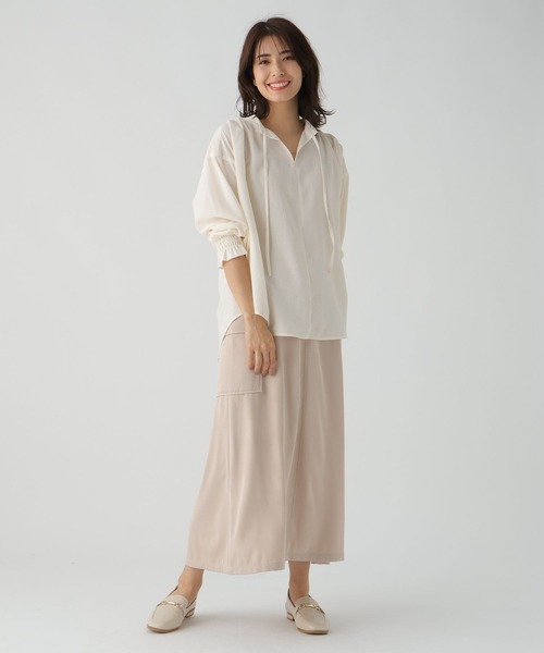 Elura（エルーラ）の「アイロンいらずセミシアブラウス/105292/セミシアー/透け（シャツ/ブラウス・レディース・ホワイト/チャコールグレー/ライトイエロー/ライトブルー・SMALL/MEDIUM/LARGE）」の5枚目の写真