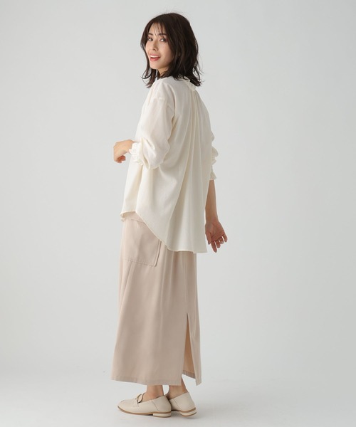 Elura（エルーラ）の「アイロンいらずセミシアブラウス/105292/セミシアー/透け（シャツ/ブラウス・レディース・ホワイト/チャコールグレー/ライトイエロー/ライトブルー・SMALL/MEDIUM/LARGE）」の7枚目の写真