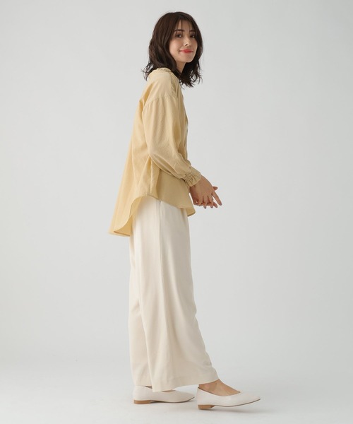 Elura（エルーラ）の「アイロンいらずセミシアブラウス/105292/セミシアー/透け（シャツ/ブラウス・レディース・ホワイト/チャコールグレー/ライトイエロー/ライトブルー・SMALL/MEDIUM/LARGE）」の12枚目の写真