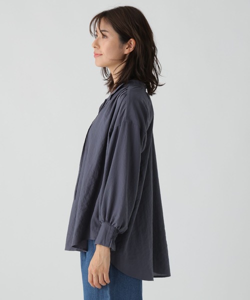 Elura（エルーラ）の「アイロンいらずセミシアブラウス/105292/セミシアー/透け（シャツ/ブラウス・レディース・ホワイト/チャコールグレー/ライトイエロー/ライトブルー・SMALL/MEDIUM/LARGE）」の22枚目の写真