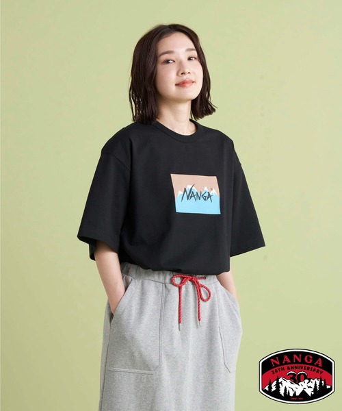 NANGA（ナンガ）の「NANGA×Jerry Ukai ECO HYBRID NANGA LOGO TEE / ナンガ×ジェリーウカイ エコハイブリッド ナンガロゴティー（Tシャツ/カットソー・メンズ・ブラック系その他/ブラック系その他2/ホワイト系その他/ホワイト系その他2・S/L/M/XL）」の3枚目の写真