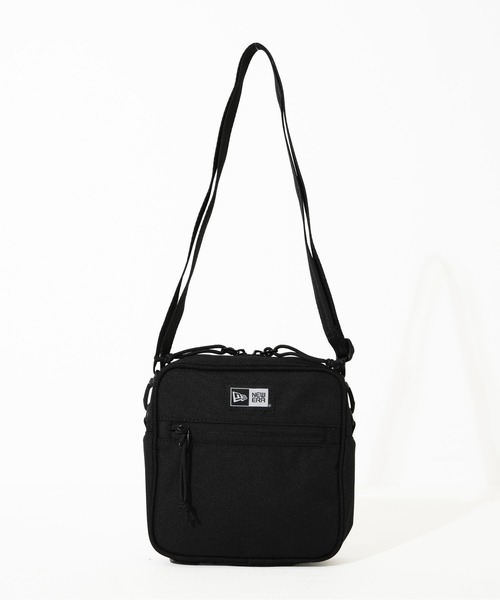 NEW ERA(ニューエラ)の「【NEW ERA/ニューエラ】スクエア ショルダーポーチ 1.5L(ショルダーバッグ・メンズ・ブラック系その他/ブロンズ/その他1/ローズ/レッド/ストーン/オリーブ/グレー系その他/ブルー系その他・FREE)」の1枚目の写真