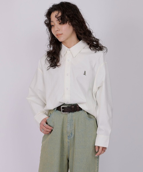 DOUBLE NAME(ダブルネーム)の「ミニ恐竜ワッペンオックスシャツ/ユニセックス(シャツ/ブラウス・レディース・ベージュ/オフホワイト/ブルー・FREE)」の6枚目の写真