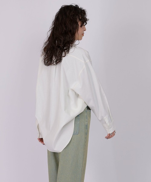 DOUBLE NAME(ダブルネーム)の「ミニ恐竜ワッペンオックスシャツ/ユニセックス(シャツ/ブラウス・レディース・ベージュ/オフホワイト/ブルー・FREE)」の7枚目の写真