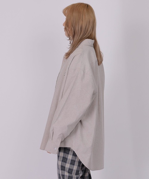 DOUBLE NAME(ダブルネーム)の「ミニ恐竜ワッペンオックスシャツ/ユニセックス(シャツ/ブラウス・レディース・ベージュ/オフホワイト/ブルー・FREE)」の18枚目の写真