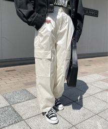 メタリックカーゴパンツ