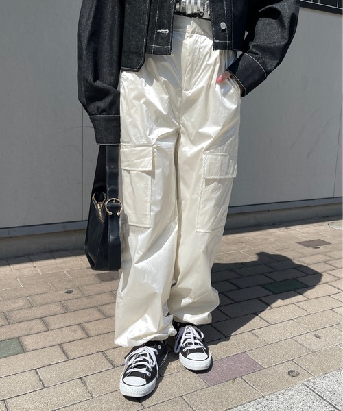 Meli rich(メリーリッチ)の「メタリックカーゴパンツ(カーゴパンツ・レディース・ブラック/オフホワイト・FREE)」の3枚目の写真