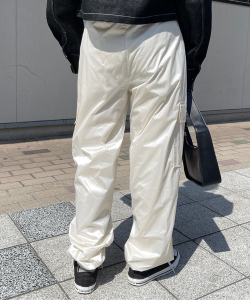 Meli rich(メリーリッチ)の「メタリックカーゴパンツ(カーゴパンツ・レディース・ブラック/オフホワイト・FREE)」の5枚目の写真