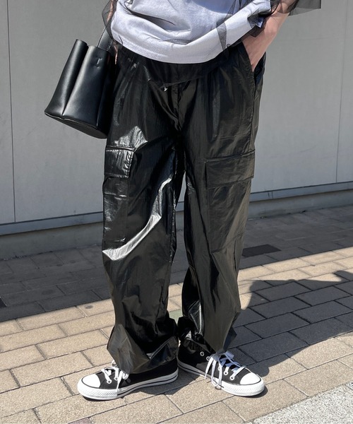 Meli rich(メリーリッチ)の「メタリックカーゴパンツ(カーゴパンツ・レディース・ブラック/オフホワイト・FREE)」の22枚目の写真